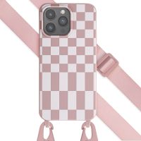 Selencia ﻿Coque design en silicone avec cordon amovible iPhone 15 Pro Max - Irregular Check Sand Pink