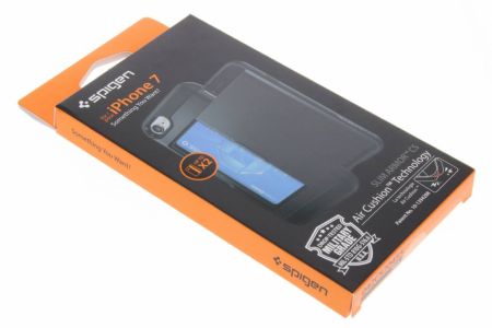 Spigen Coque Slim Armor CS iPhone SE (2022 / 2020) / 8 / 7 - Noir