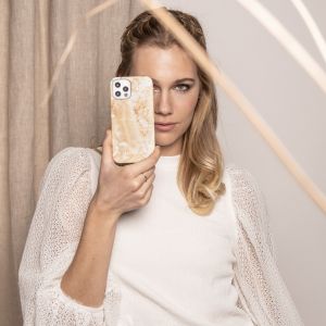 Selencia Coque Maya Fashion iPhone 12 (Pro) - Marble Sand