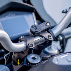 Quad Lock Vs SP Connect : Quel support de téléphone pour votre guidon moto  ? 