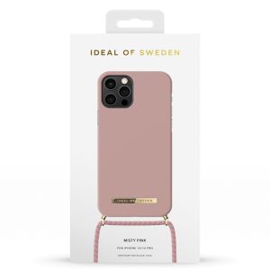 iDeal of Sweden Coque Ordinary Necklace iPhone 12 (Pro) - Misty Pink