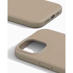 iDeal of Sweden Coque Silicone iPhone 15 - Beige