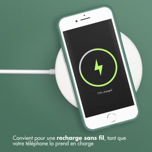 Accezz Coque Liquid Silicone iPhone SE (2022 / 2020) / 8 / 7 - Vert foncé