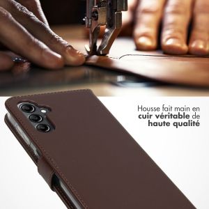 Selencia Étui de téléphone portefeuille en cuir véritable Samsung Galaxy A14 (5G) - Brun