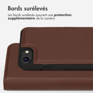 Accezz Étui de téléphone portefeuille en cuir de qualité supérieure 2 en 1 iPhone SE (2022 / 2020) / 8 / 7 / 6(s) - Brun
