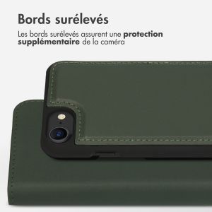 Accezz Étui de téléphone portefeuille en cuir de qualité supérieure 2 en 1 iPhone SE (2022 / 2020) / 8 / 7 / 6(s) - Vert