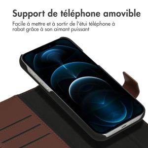 Accezz Étui de téléphone portefeuille en cuir de qualité supérieure 2 en 1 iPhone 12 (Pro) - Brun