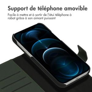 Accezz Étui de téléphone portefeuille en cuir de qualité supérieure 2 en 1 iPhone 12 (Pro) - Vert