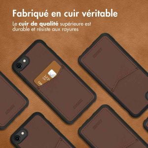 Accezz ﻿Coque en cuir de qualité supérieure avec fentes pour cartes iPhone SE (2022 / 2020) / 8 / 7 / 6(s) - Brun