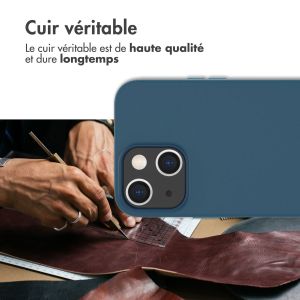 Accezz Leather Backcover avec MagSafe iPhone 14 - Bleu foncé