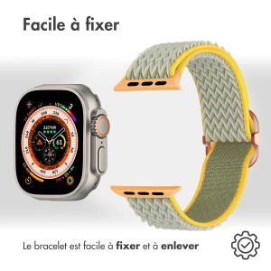 iMoshion Bande élastique en nylon Apple Watch Series 1-9 / SE / Ultra (2) - 42/44/45/49 mm - ﻿Vert clair