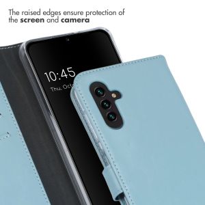 Selencia Étui de téléphone portefeuille en cuir véritable Samsung Galaxy A13 (5G) / A04s - Air Blue
