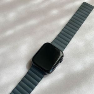 Decoded Silicone Magnetic Traction Strap Lite Apple Watch Series 1-9 / SE - 38/40/41 mm - Charcoal
