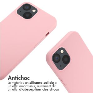 iMoshion ﻿Coque en silicone avec cordon iPhone 13 - Rose