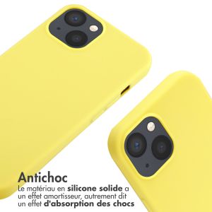 iMoshion ﻿Coque en silicone avec cordon iPhone 13 - Jaune