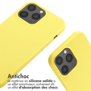 iMoshion ﻿Coque en silicone avec cordon iPhone 13 Pro Max - Jaune