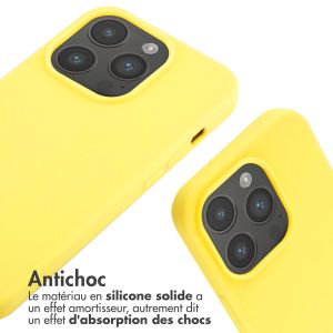 iMoshion ﻿Coque en silicone avec cordon iPhone 14 Pro - Jaune
