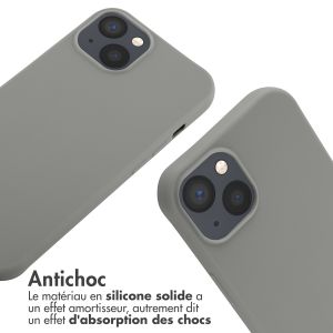 iMoshion ﻿Coque en silicone avec cordon iPhone 13 - Gris clair