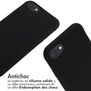 iMoshion ﻿Coque en silicone avec cordon iPhone SE (2022 / 2020) / 8 / 7 - Noir