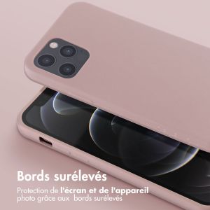 Selencia Coque silicone avec cordon amovible iPhone 12 (Pro) - Sand Pink