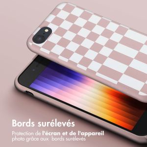 Selencia ﻿Coque design en silicone avec cordon amovible iPhone SE (2022 / 2020) / 8 / 7 - Irregular Check Sand Pink