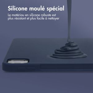 Accezz Coque Liquid Silicone avec porte-stylet iPad Pro 12.9 (2022) / Pro 12.9 (2021) / Pro 12.9 (2020) - Bleu foncé