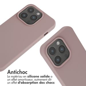 iMoshion ﻿Coque en silicone avec cordon iPhone 15 Pro - Sand Pink
