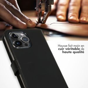 Selencia Étui de téléphone portefeuille en cuir véritable iPhone 15 Pro Max - Noir