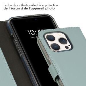 Selencia Étui de téléphone portefeuille en cuir véritable iPhone 15 Pro - Air Blue