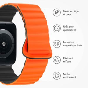 iMoshion Bracelet magnétique en silicone pour l'Apple Watch Apple Watch Series 1-9 / SE - 38/40/41 mm - Orange / Noir