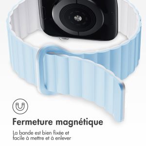 iMoshion Bracelet magnétique en silicone pour l'Apple Watch Apple Watch Series 1-9 / SE / Ultra (2) - 42/44/45/49 mm - Bleu / Blanc