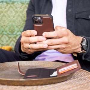 Accezz Étui de téléphone portefeuille en cuir de qualité supérieure 2 en 1 iPhone 14 - Brun