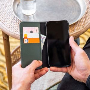 Accezz Étui de téléphone portefeuille en cuir de qualité supérieure 2 en 1 iPhone 14 Pro - Vert