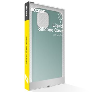 Accezz Coque Liquid Silicone avec MagSafe iPhone 12 (Pro) - Vert
