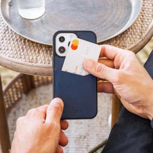 Accezz ﻿Coque en cuir de qualité supérieure avec fentes pour cartes iPhone SE (2022 / 2020) / 8 / 7 / 6(s) - Bleu foncé