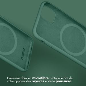 Accezz Coque Liquid Silicone avec MagSafe iPhone 15 - Vert foncé