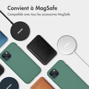 Accezz Coque Liquid Silicone avec MagSafe iPhone 15 Pro - Vert foncé