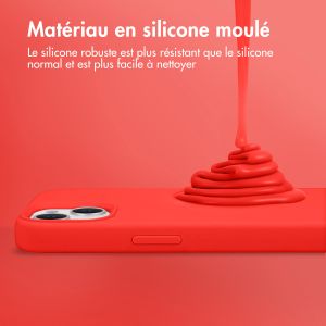 Accezz Coque Liquid Silicone avec MagSafe iPhone 15 - Rouge