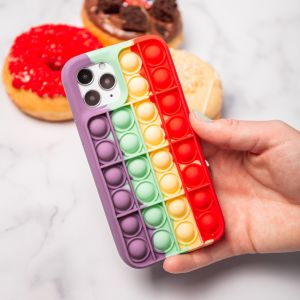 iMoshion Pop It Fidget Toy - Coque Pop It iPhone 11 - Rainbow