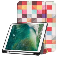 iMoshion Étui à rabat Design Trifold iPad (2018) / (2017) / Air (2013) / Air 2