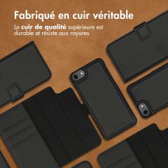 Accezz Étui de téléphone portefeuille en cuir de qualité supérieure 2 en 1 iPhone SE (2022 / 2020) / 8 / 7 / 6(s) - Noir