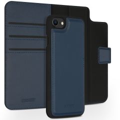 Accezz Étui de téléphone portefeuille en cuir de qualité supérieure 2 en 1 iPhone SE (2022 / 2020) / 8 / 7 / 6(s) - Bleu foncé