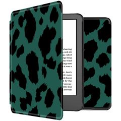 iMoshion Coque à rabat design Slim Hard Amazon Kindle (2022) 11th gen - Green Leopard