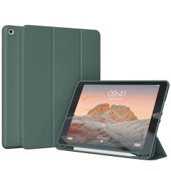 Accezz Étui de téléphone portefeuille Smart Silicone iPad 6 (2018) 9.7 pouces / iPad 5 (2017) 9.7 pouces - Vert foncé