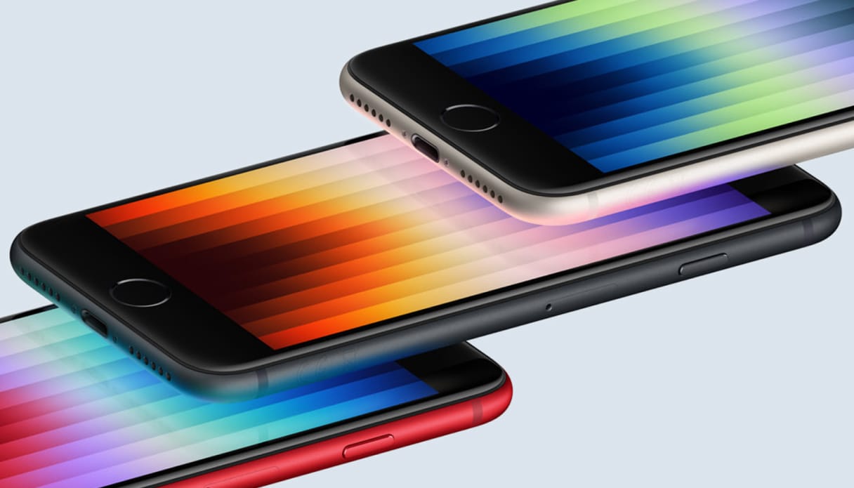 Trois modèles d'iPhone 8 2017 avec bouton d'accueil.