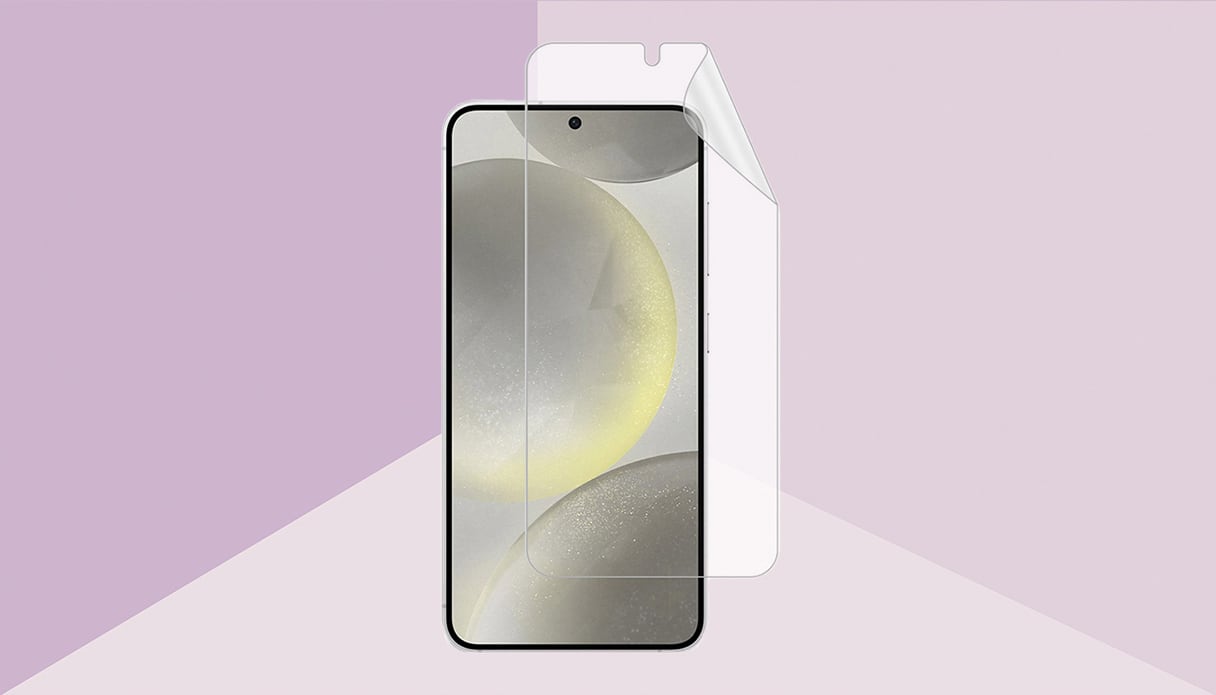 Un smartphone avec un film protecteur d'écran, l'arrière-plan est violet.
