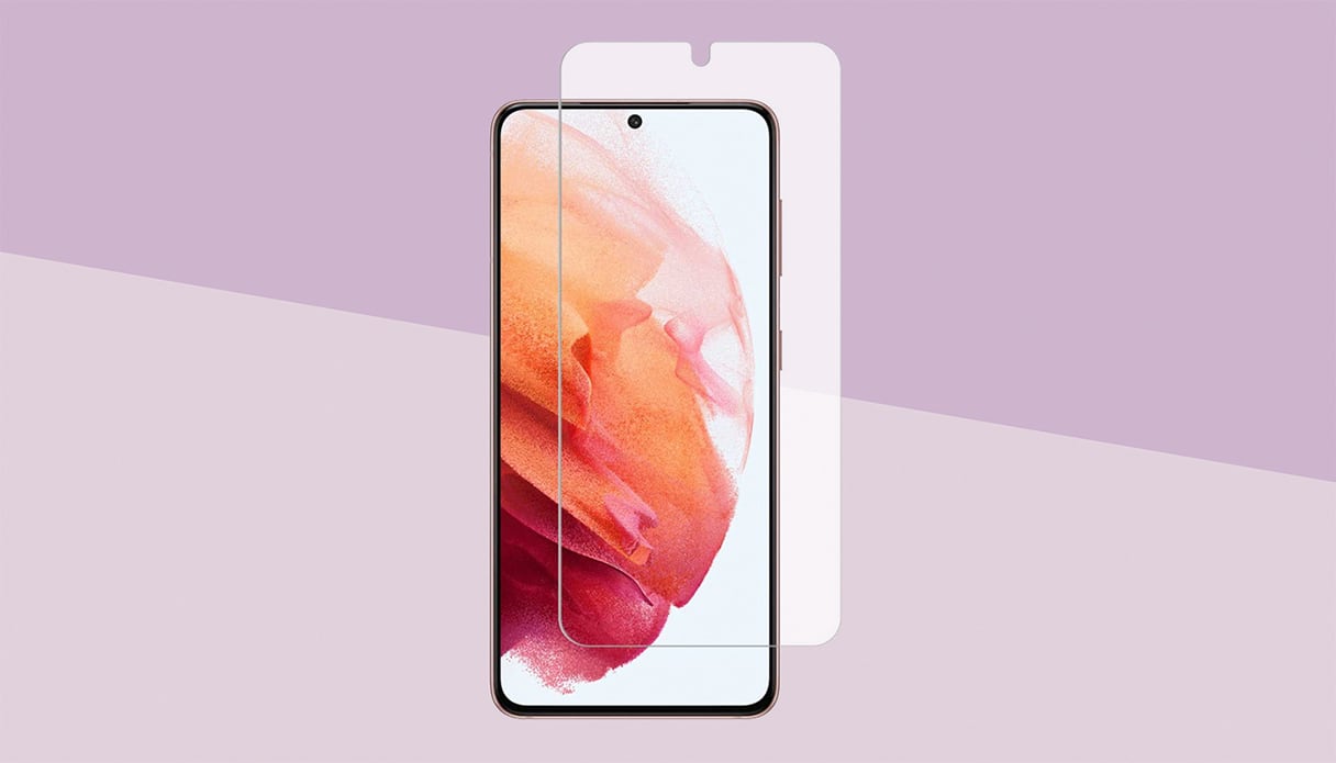 Un smartphone avec un protège-écran standard, l'arrière-plan est violet.