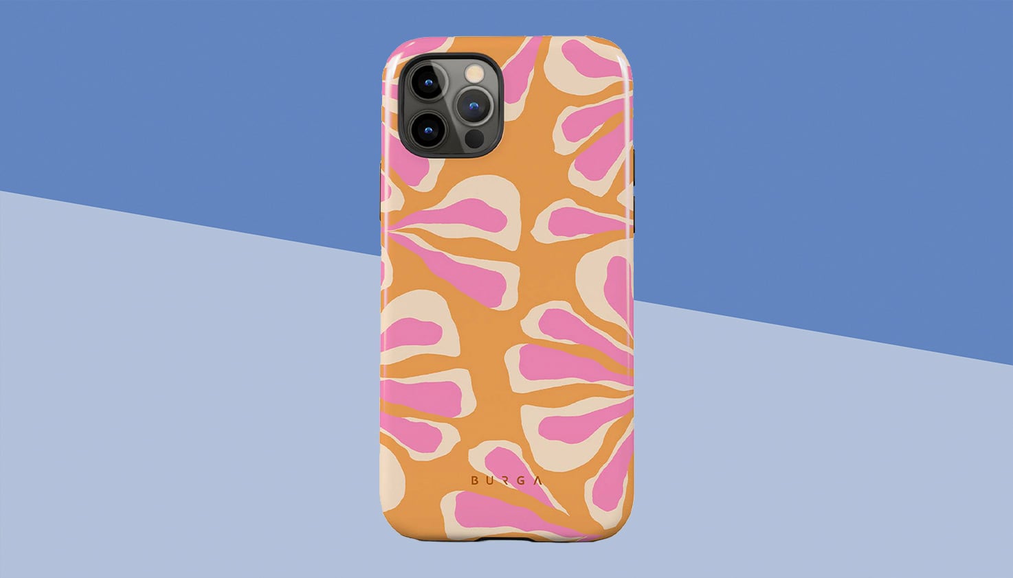Un iPhone avec une coque, la coque a un motif floral.