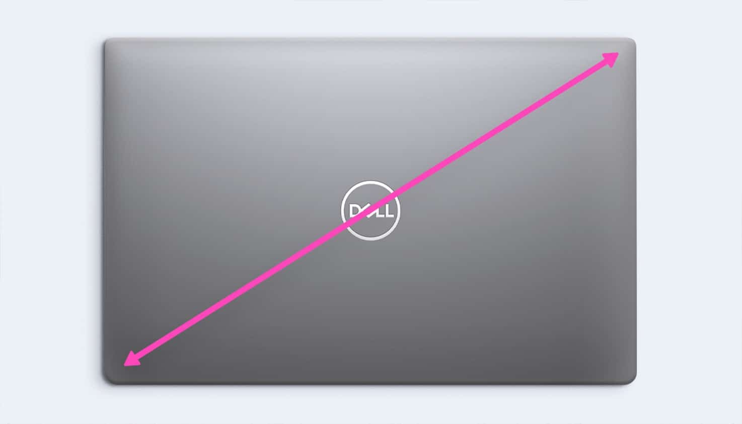 Un ordinateur portable Windows de Dell est mesuré avec un mètre ruban pour déterminer sa taille en pouces.
