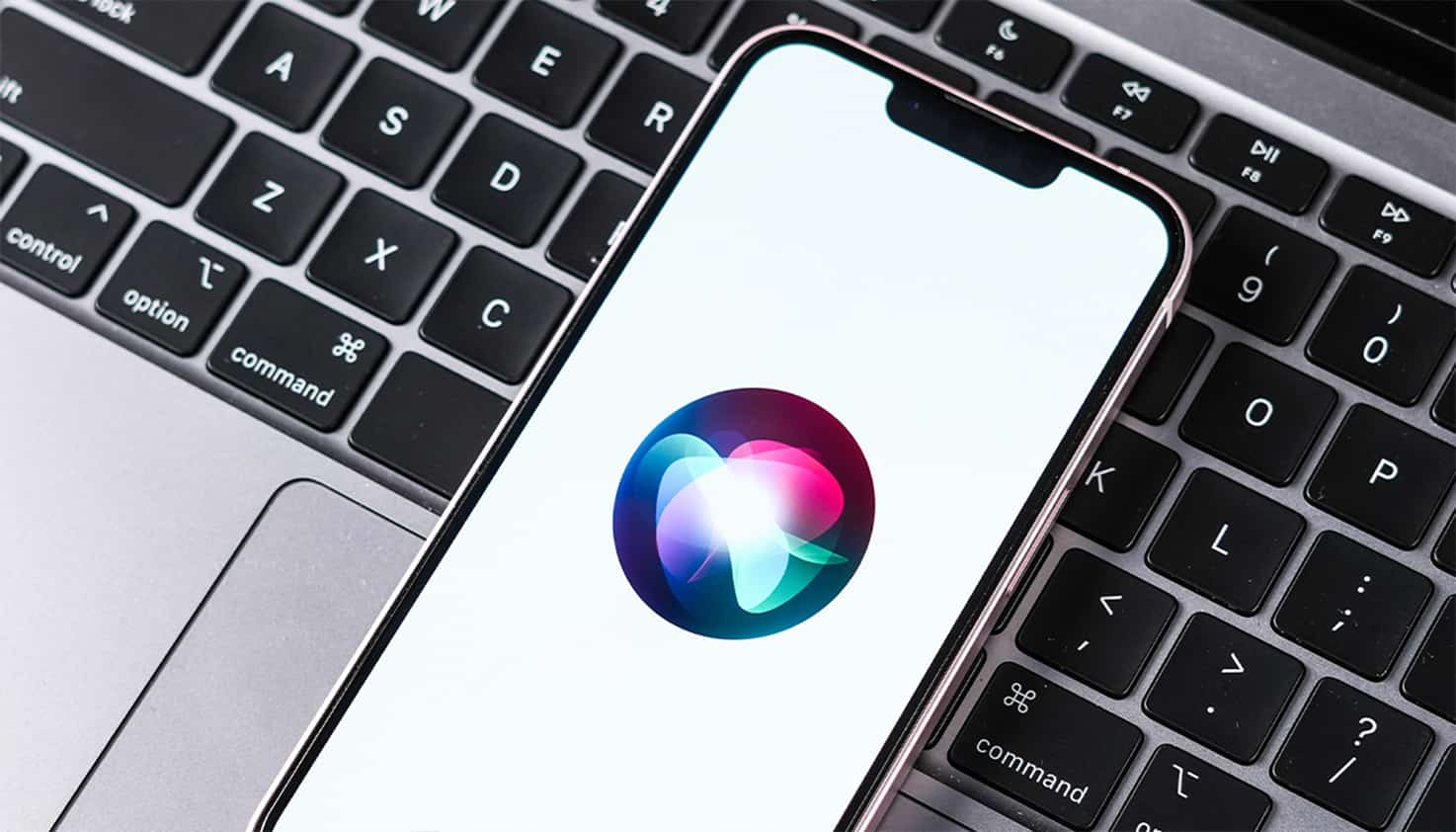 iPhone 16 avec iOS 18, la mise à jour rend Siri encore plus serviable et capable.